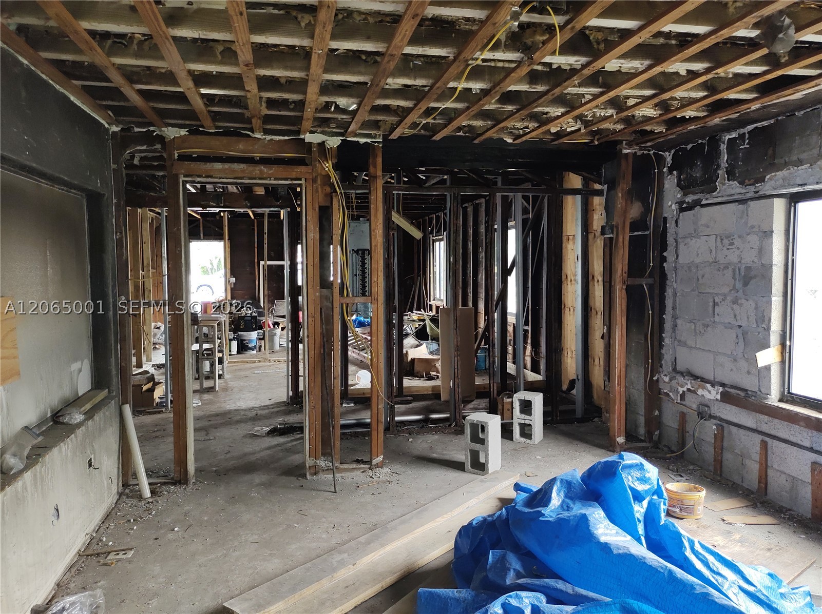 A12065001 Property Photo 3
