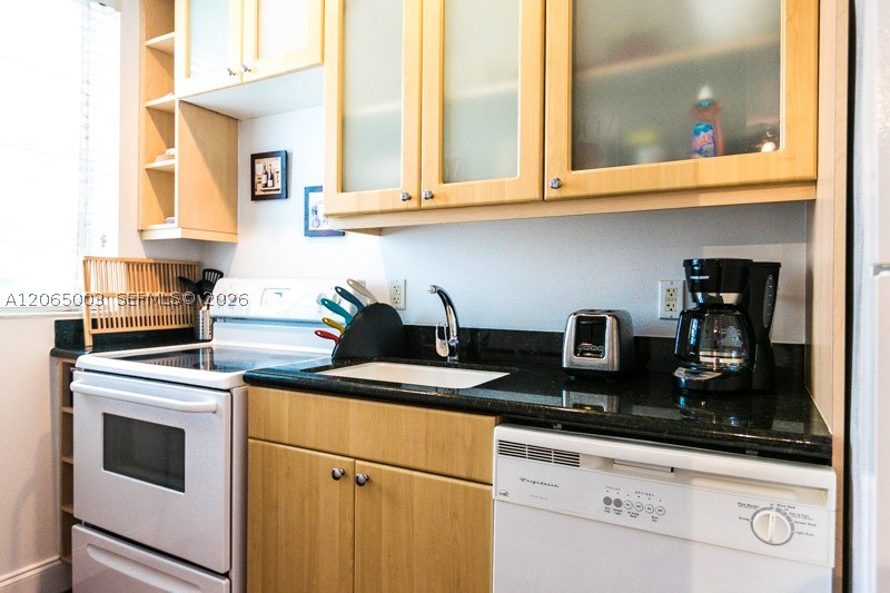 420 15th St 306 Property Photo 5