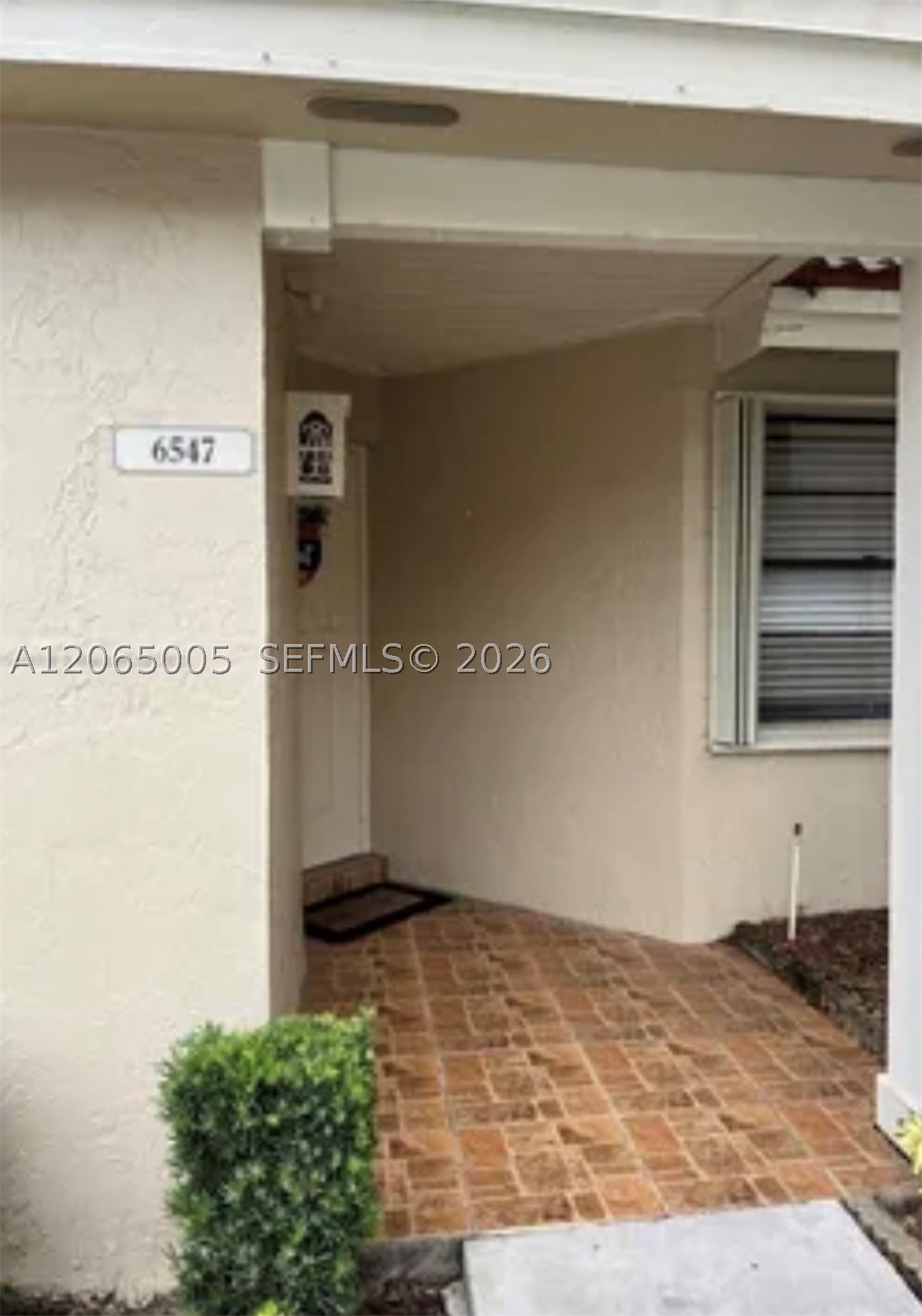 6547 Nw 170th Ter Property Photo 3