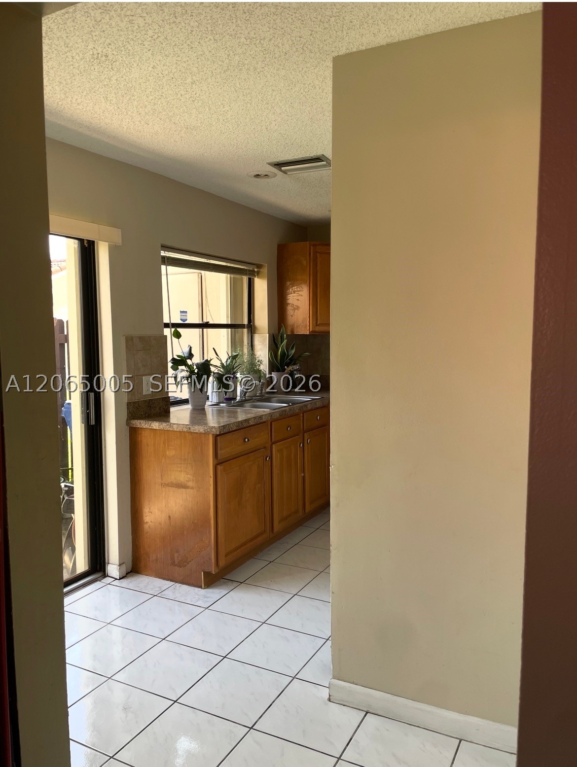 6547 Nw 170th Ter Property Photo 5