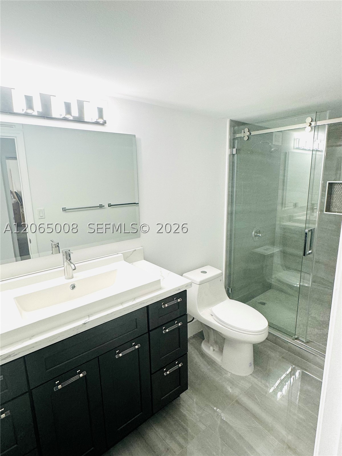 800 Parkview Dr 502 Property Photo 2