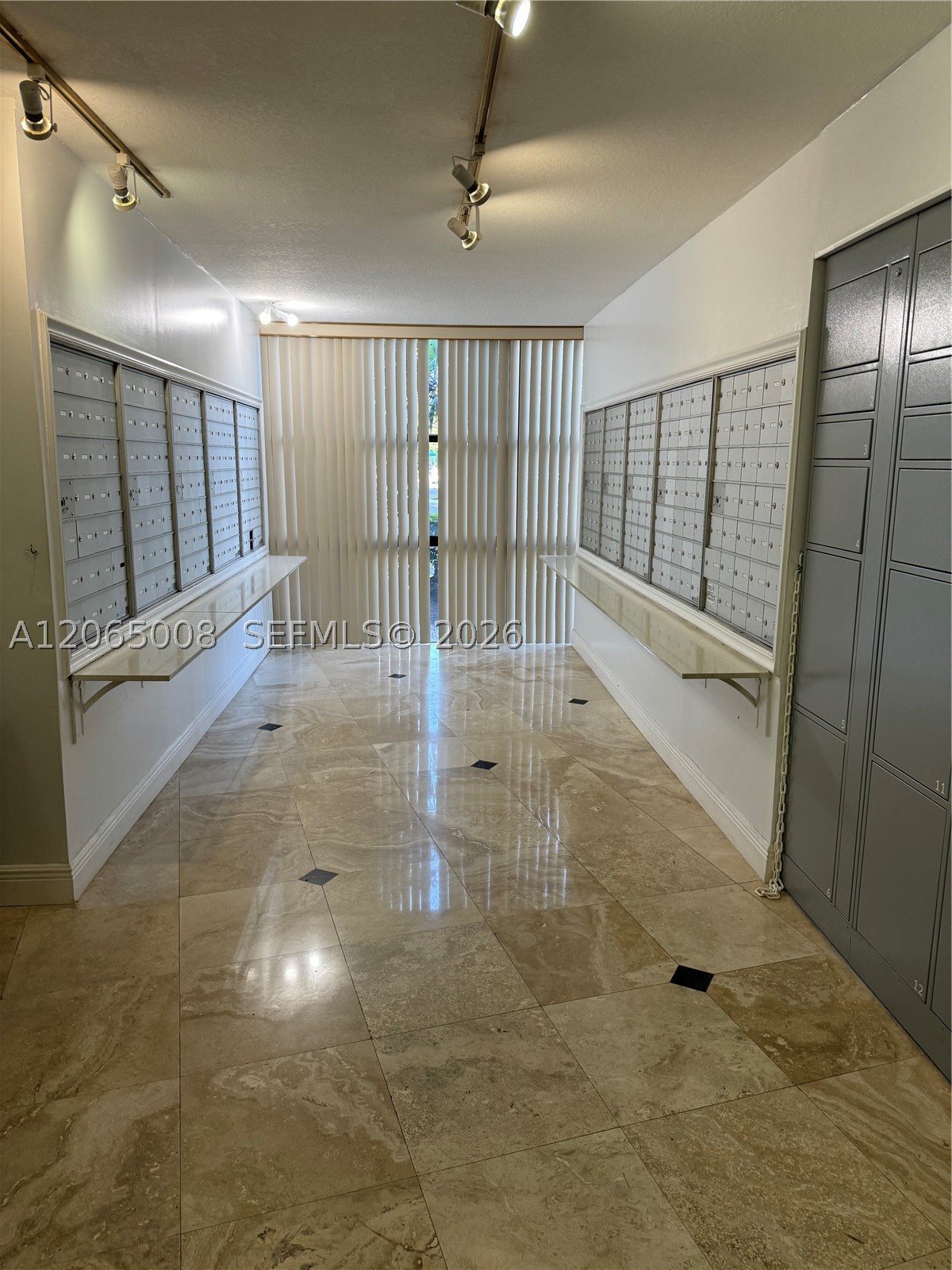 800 Parkview Dr 502 Property Photo 10