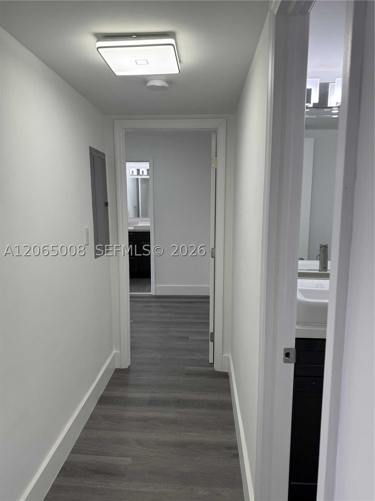 800 Parkview Dr 502 Property Photo 11