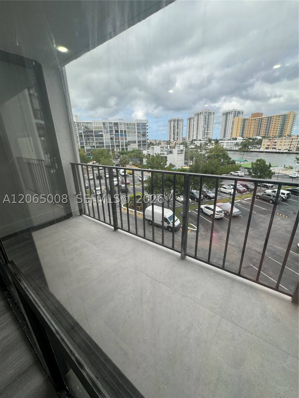 800 Parkview Dr 502 Property Photo 18