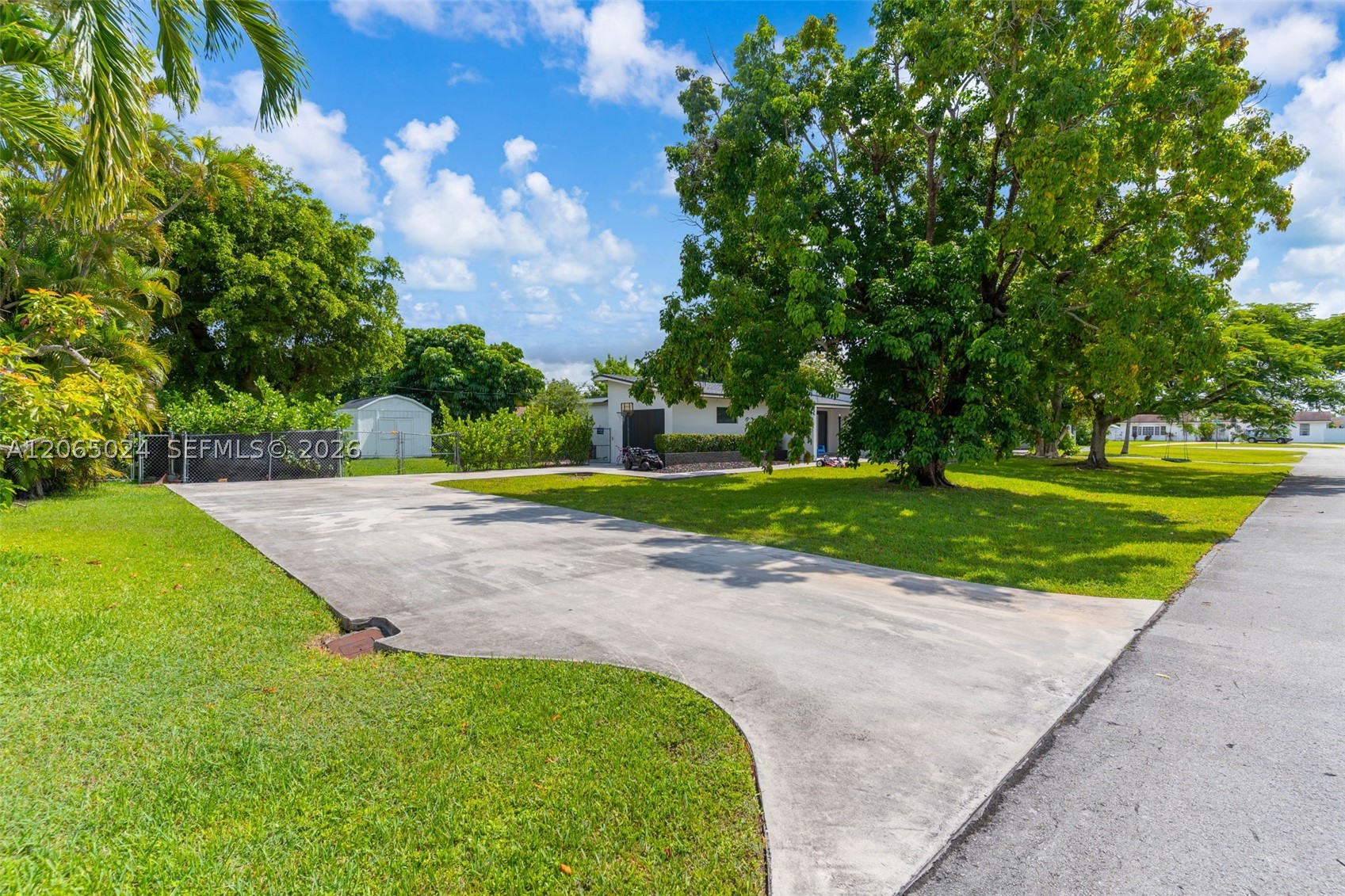 11243 Sw 174th Ter Property Photo 3