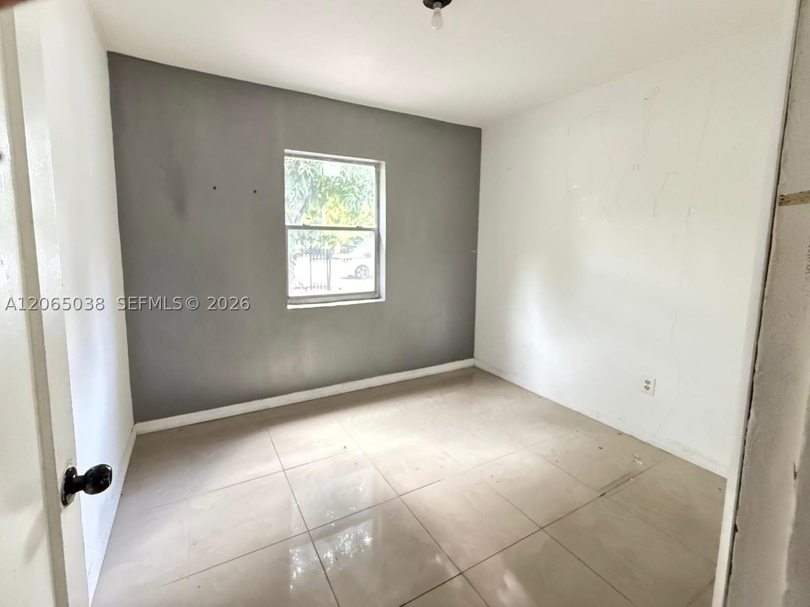 951 Ne 157th Ter Property Photo 8