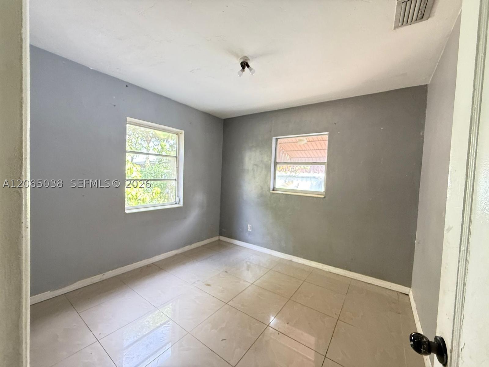 951 Ne 157th Ter Property Photo 10