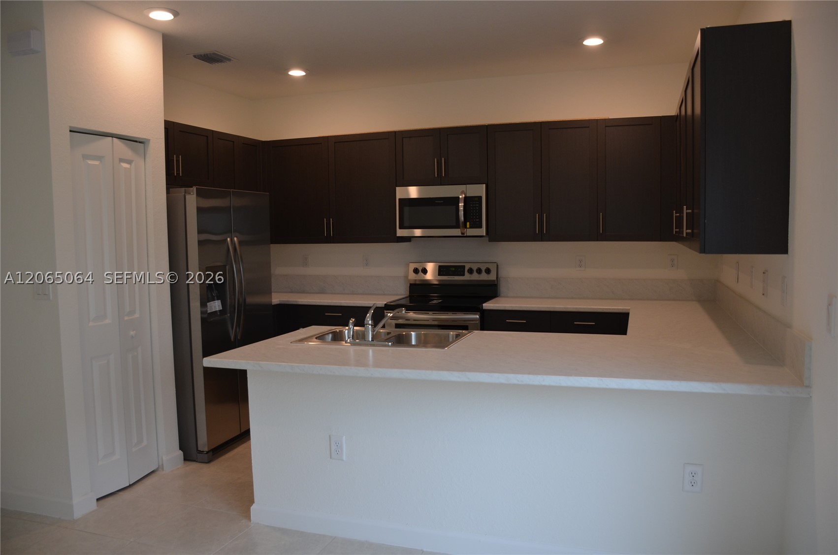 1801 Se 27th Ter Property Photo 3