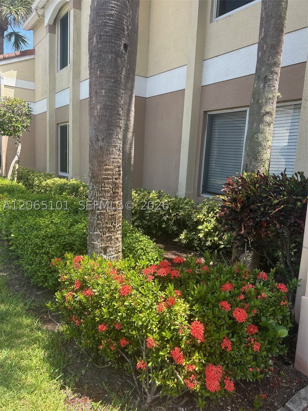 815 W Boynton Beach Blvd 2-202 Property Photo 1