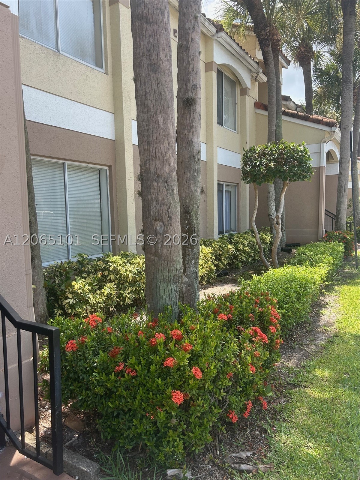 815 W Boynton Beach Blvd 2-202 Property Photo 2