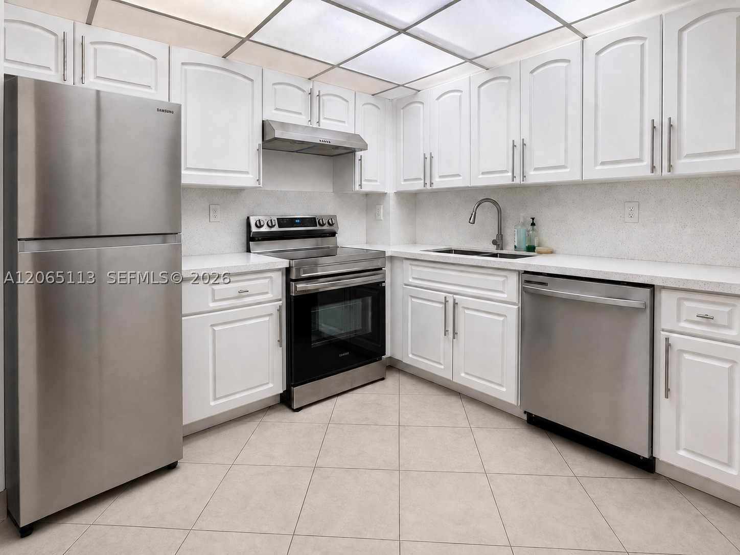 1621 Collins Ave 402 Property Photo 1