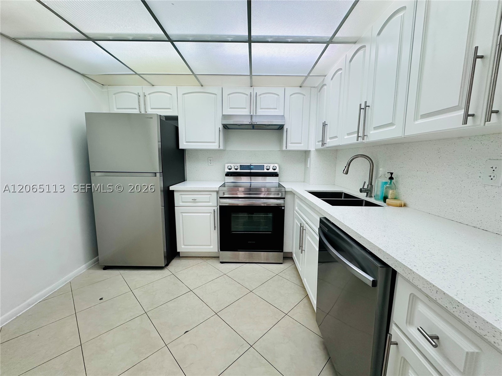 1621 Collins Ave 402 Property Photo 2