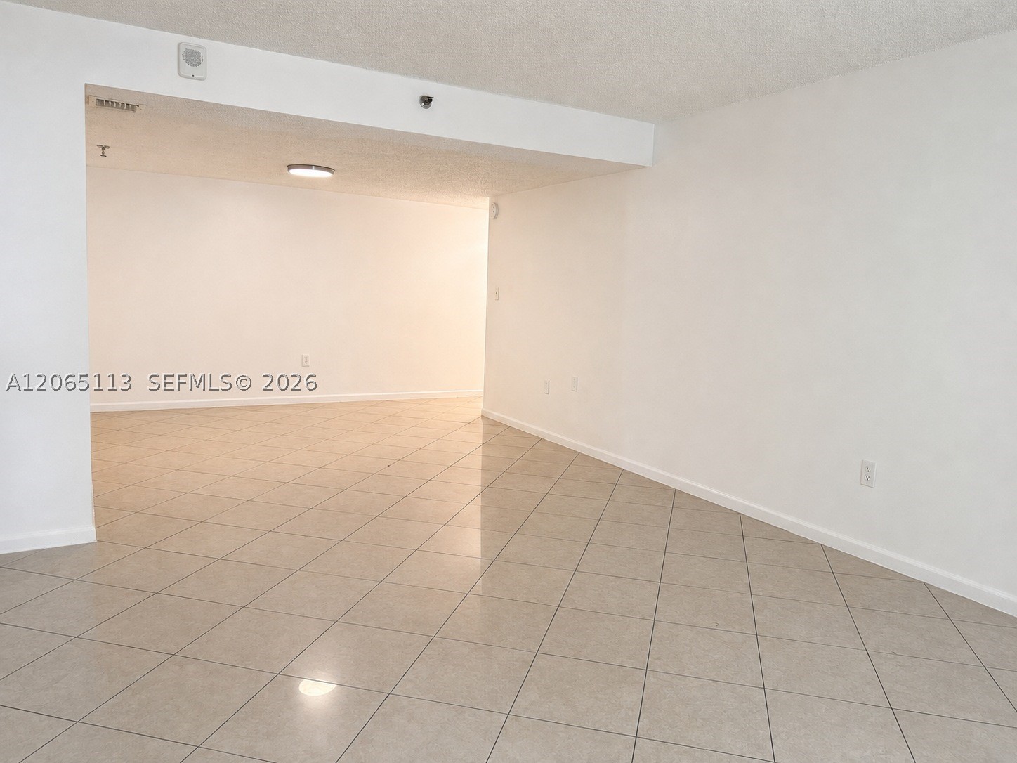 1621 Collins Ave 402 Property Photo 4