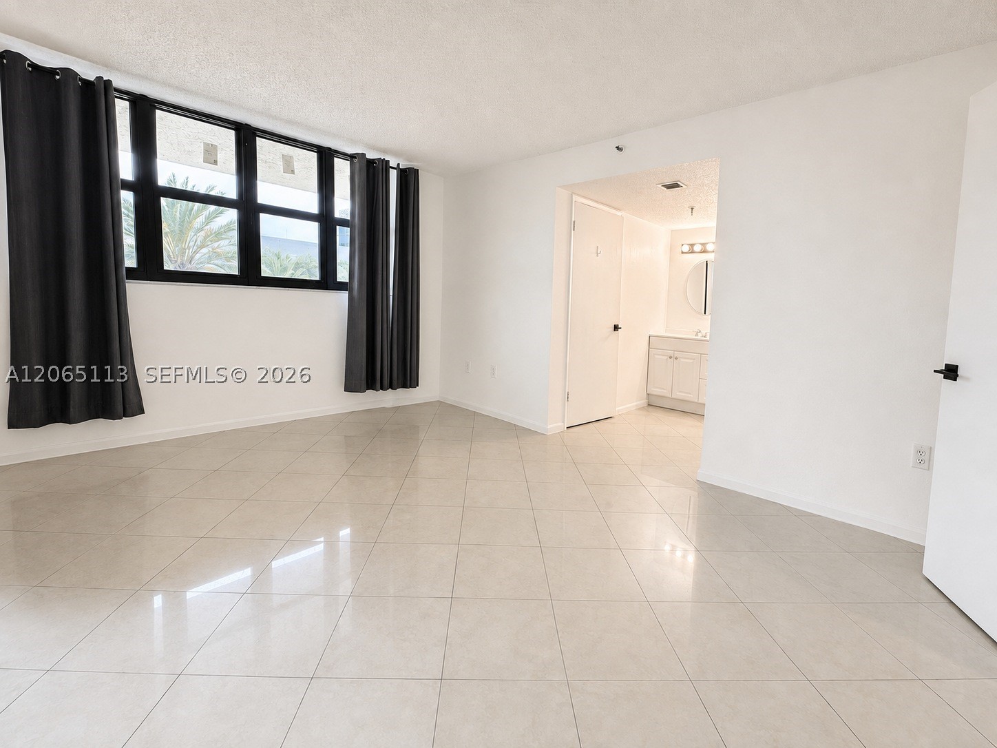 1621 Collins Ave 402 Property Photo 8