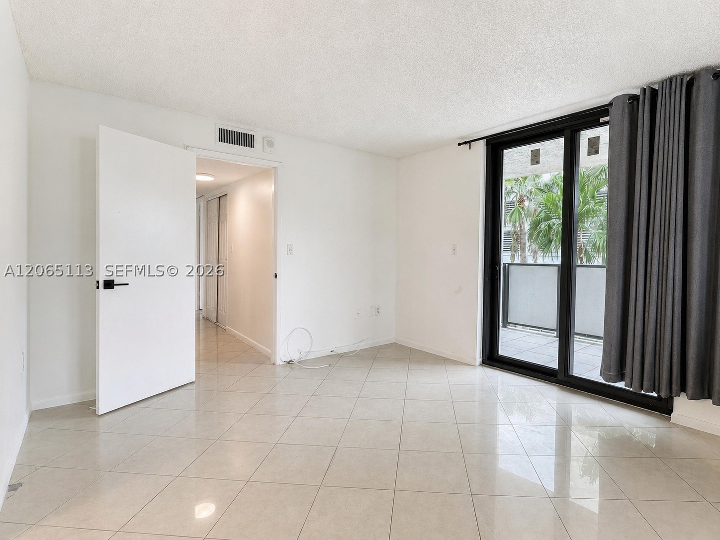 1621 Collins Ave 402 Property Photo 9