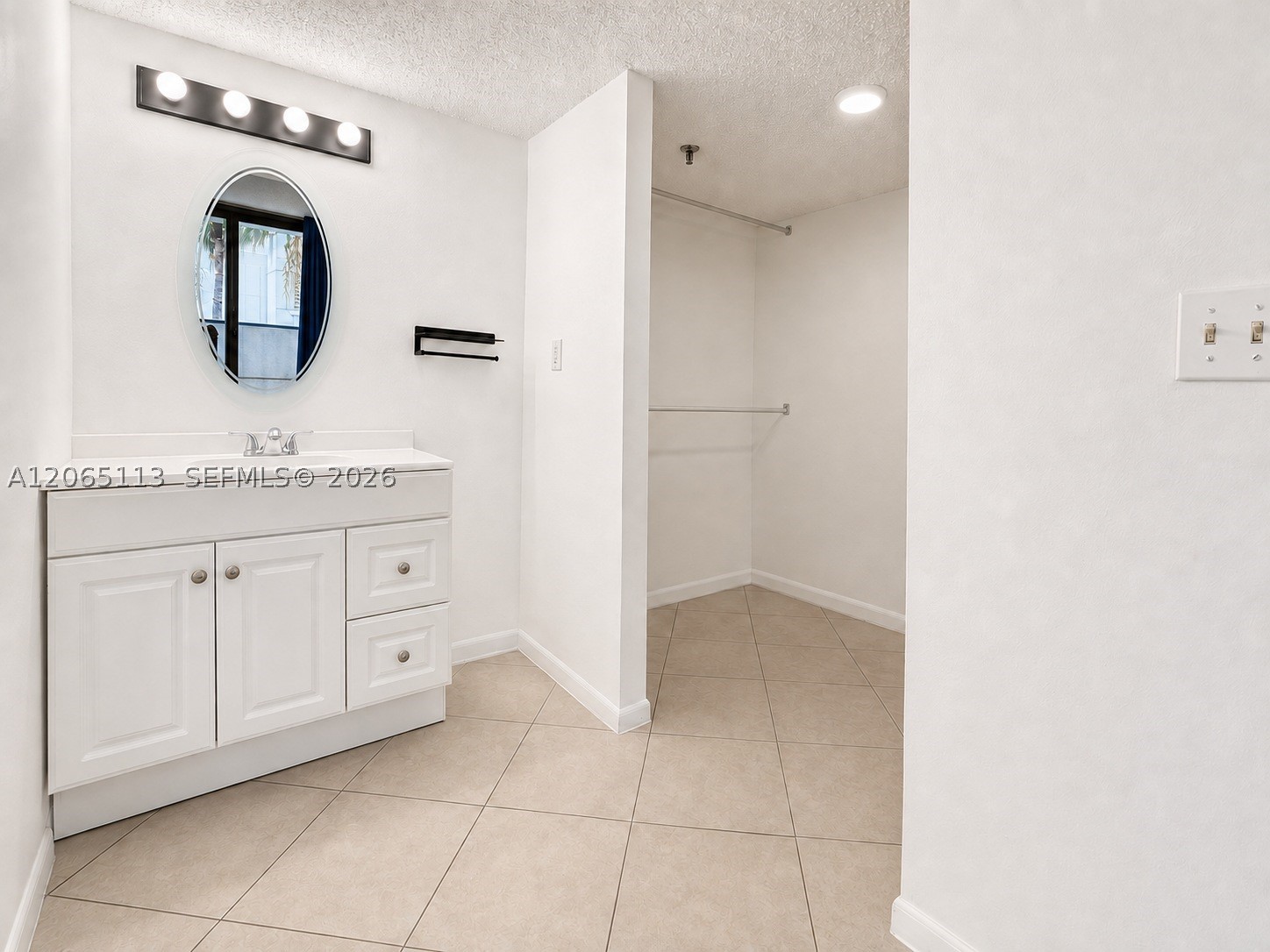 1621 Collins Ave 402 Property Photo 12