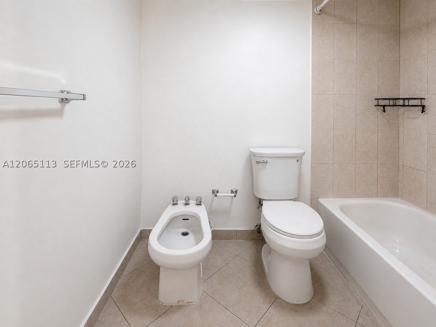 1621 Collins Ave 402 Property Photo 13