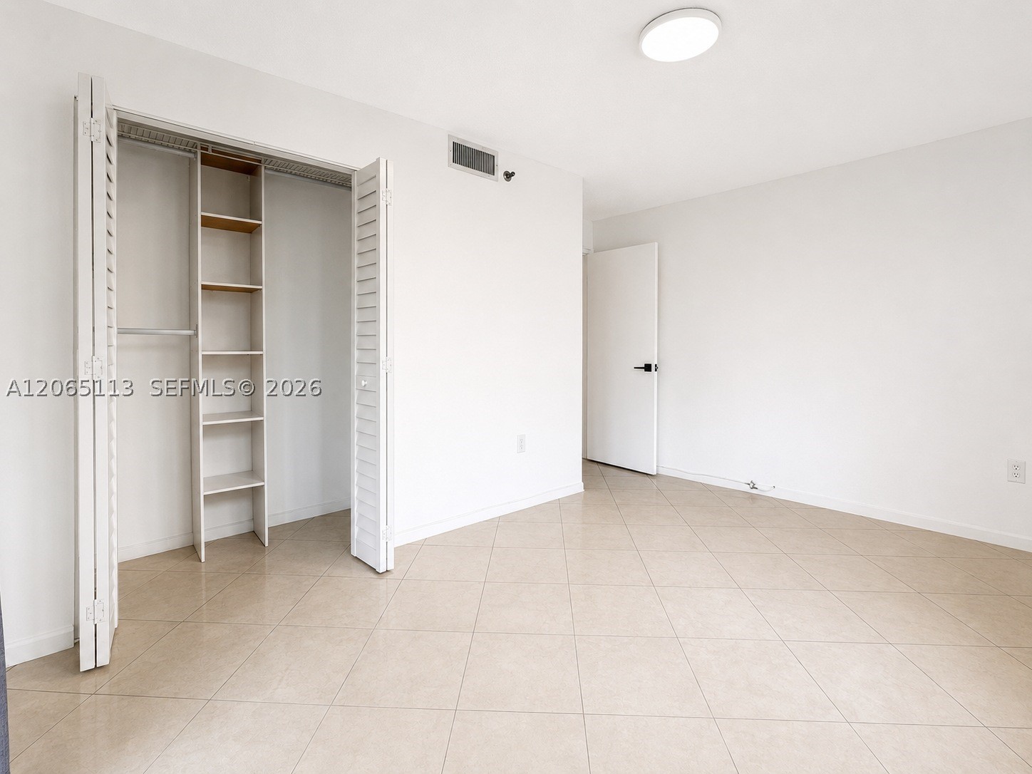 1621 Collins Ave 402 Property Photo 14