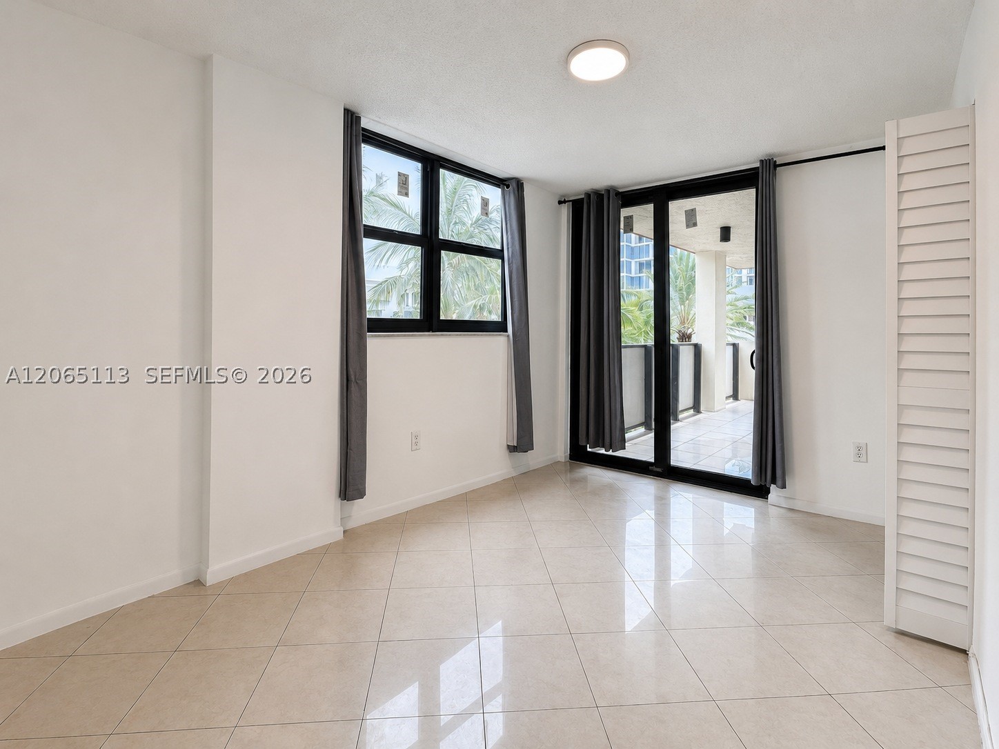 1621 Collins Ave 402 Property Photo 15