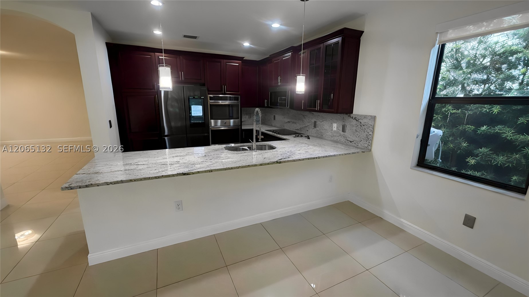 10229 Nw 87th Ter Property Photo 5