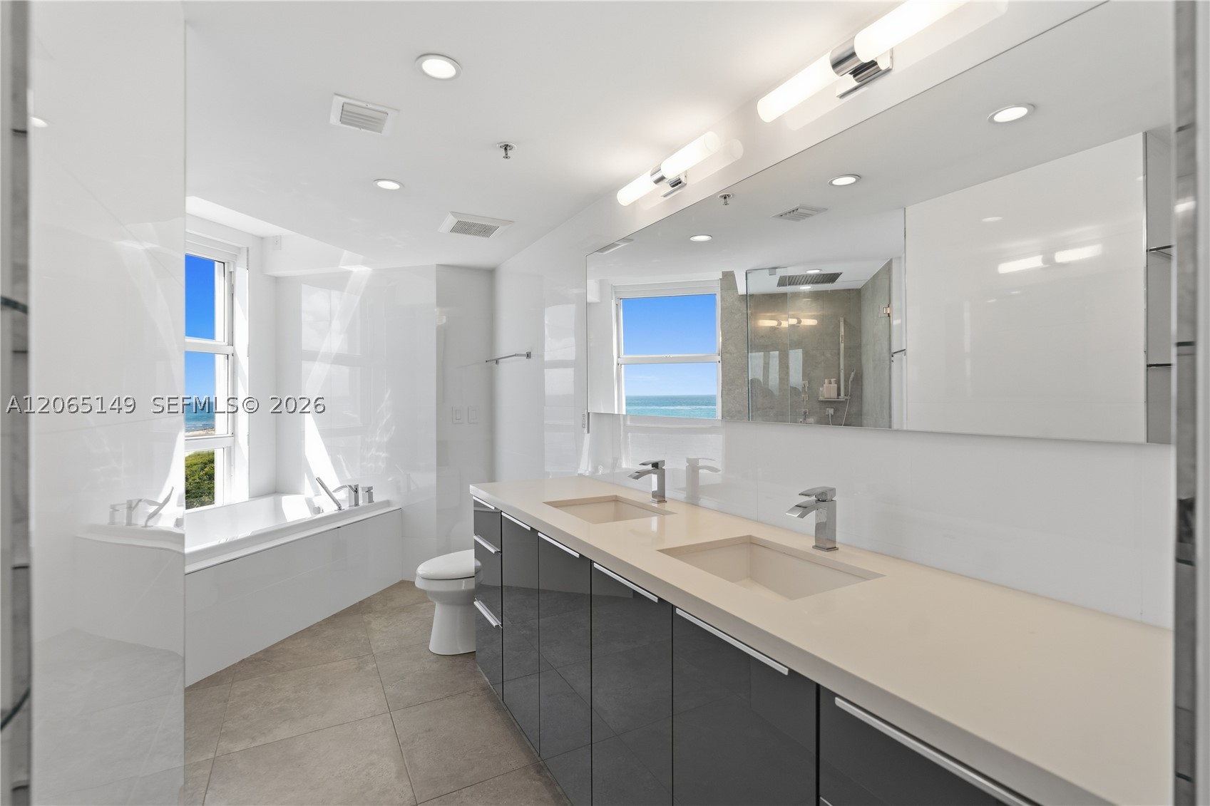 4201 Collins Ave 1503 Property Photo 42