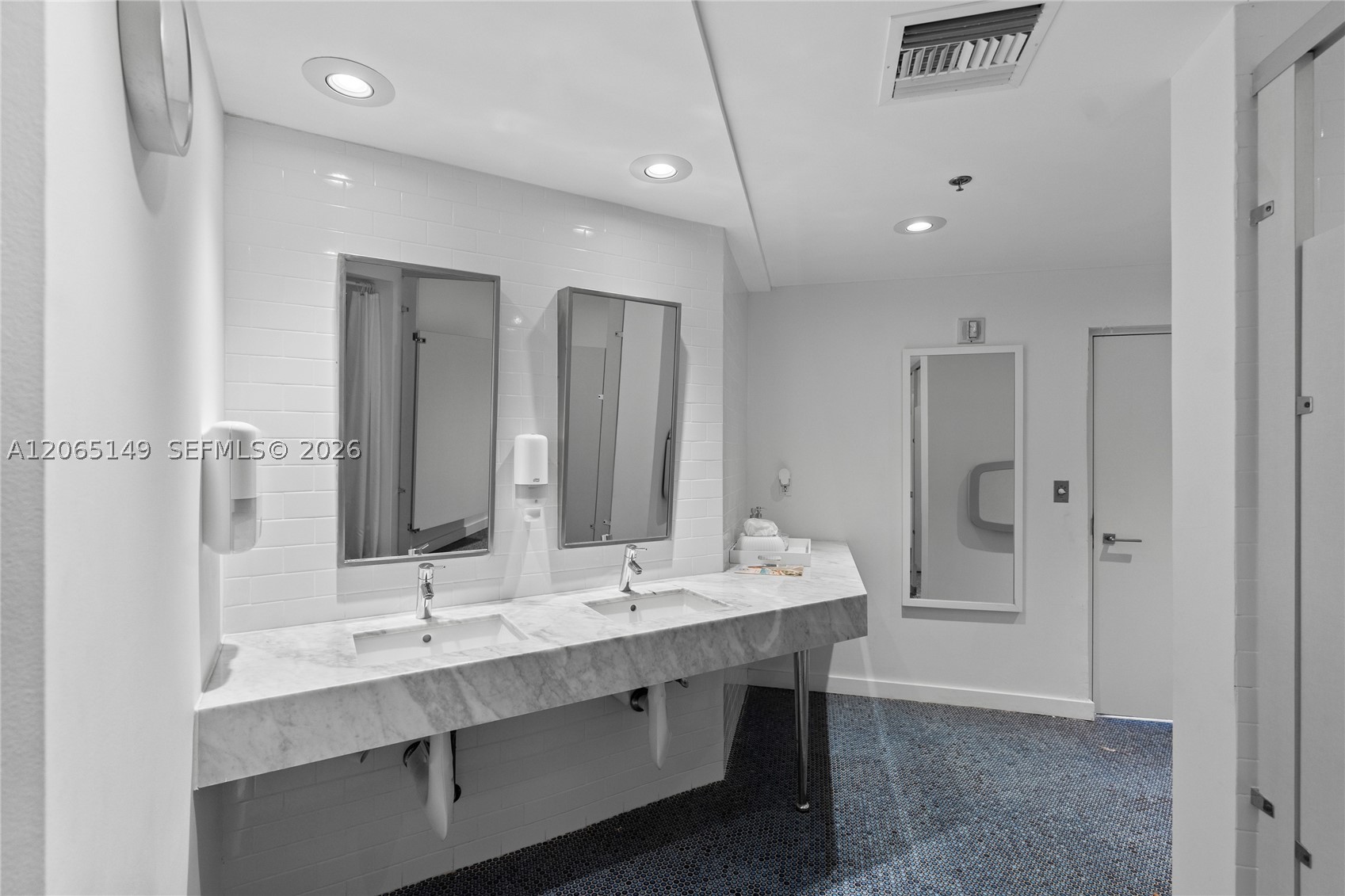4201 Collins Ave 1503 Property Photo 77