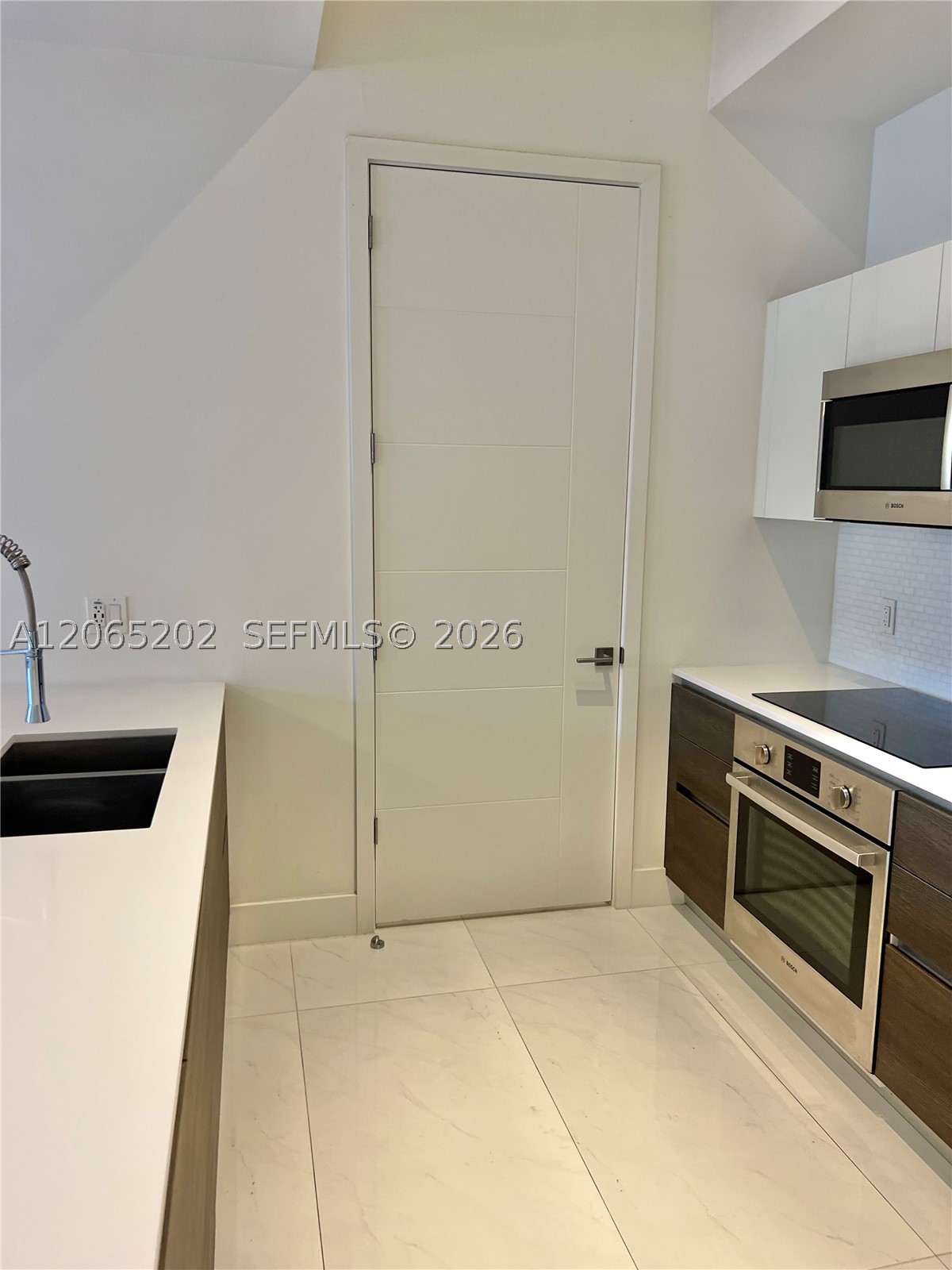 301 Altara Ave 210 Property Photo 2