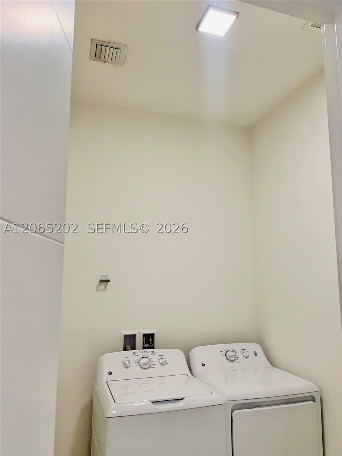 301 Altara Ave 210 Property Photo 6