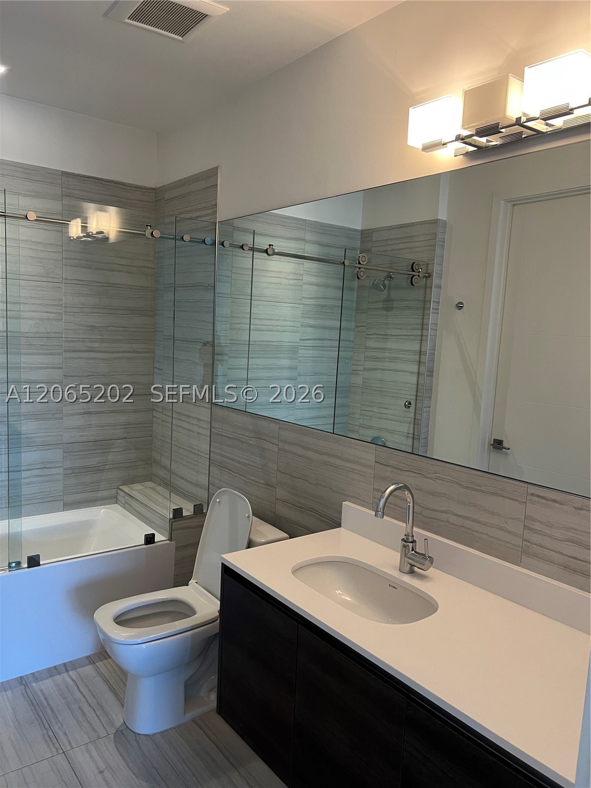 301 Altara Ave 210 Property Photo 7