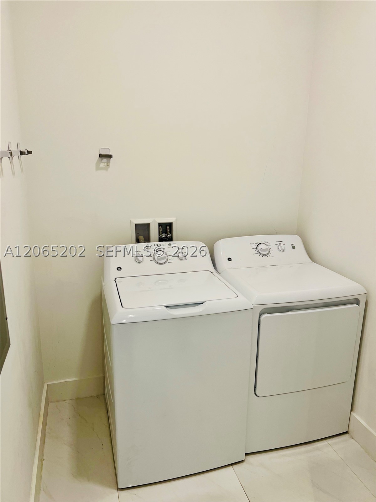 301 Altara Ave 210 Property Photo 8