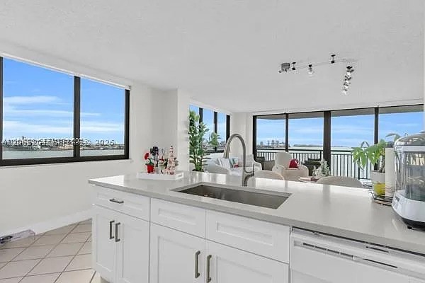 540 Brickell Key Dr 832 Property Photo 3
