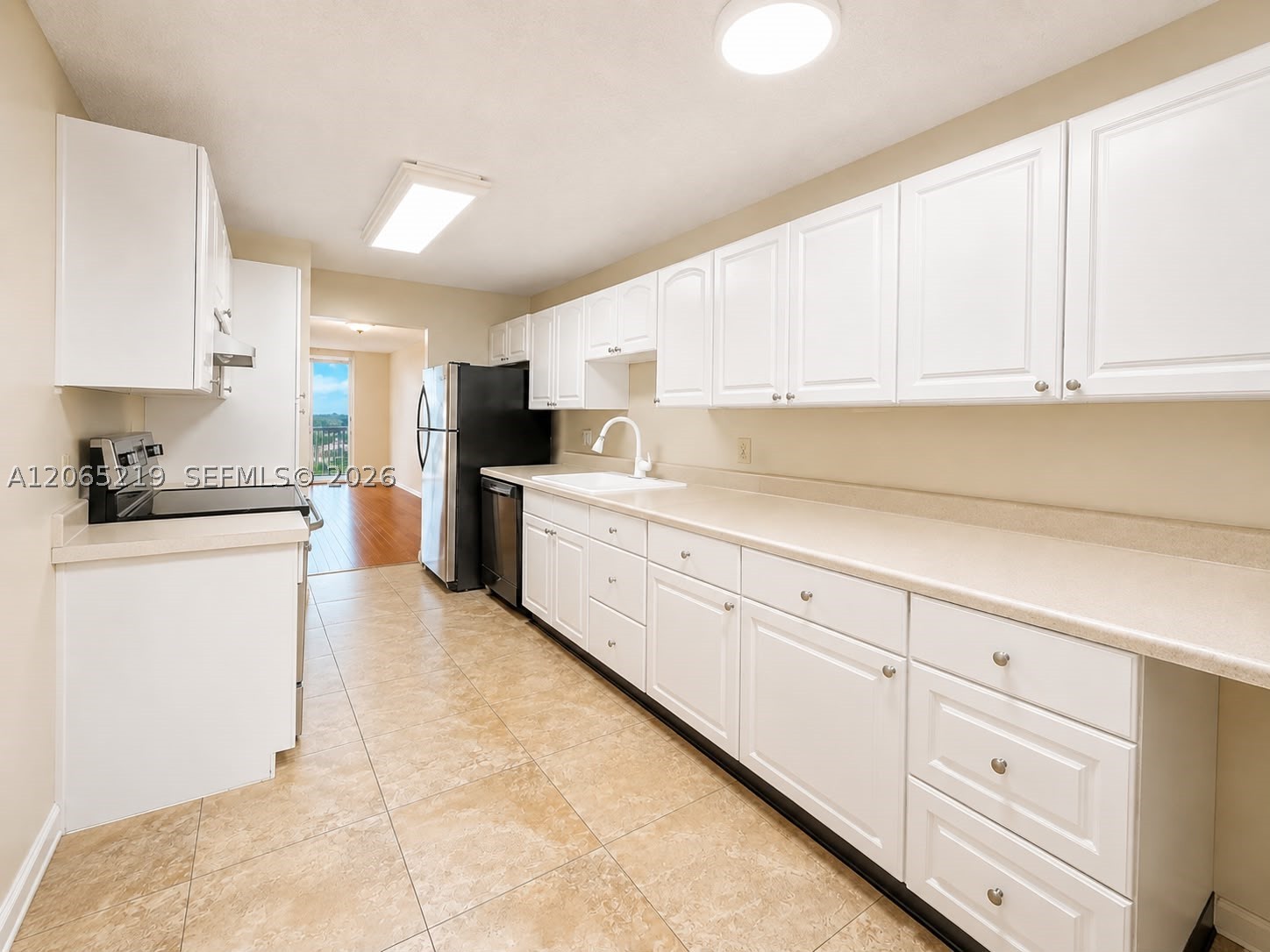 250 Jacaranda Dr 805 Property Photo 2