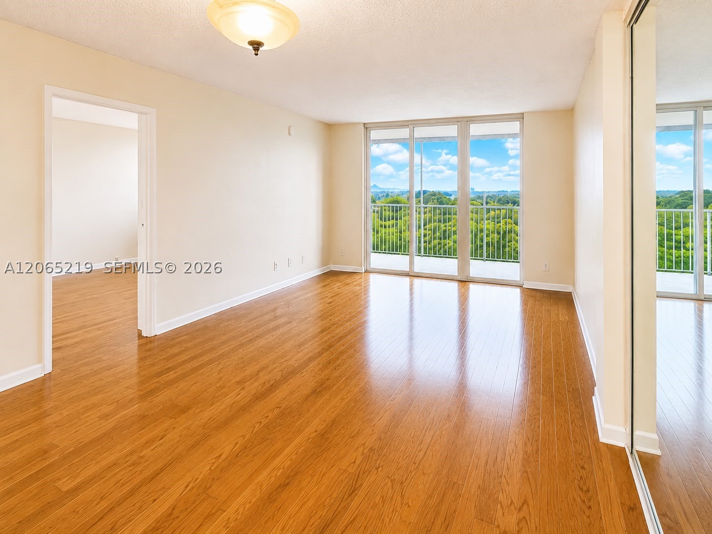 250 Jacaranda Dr 805 Property Photo 5