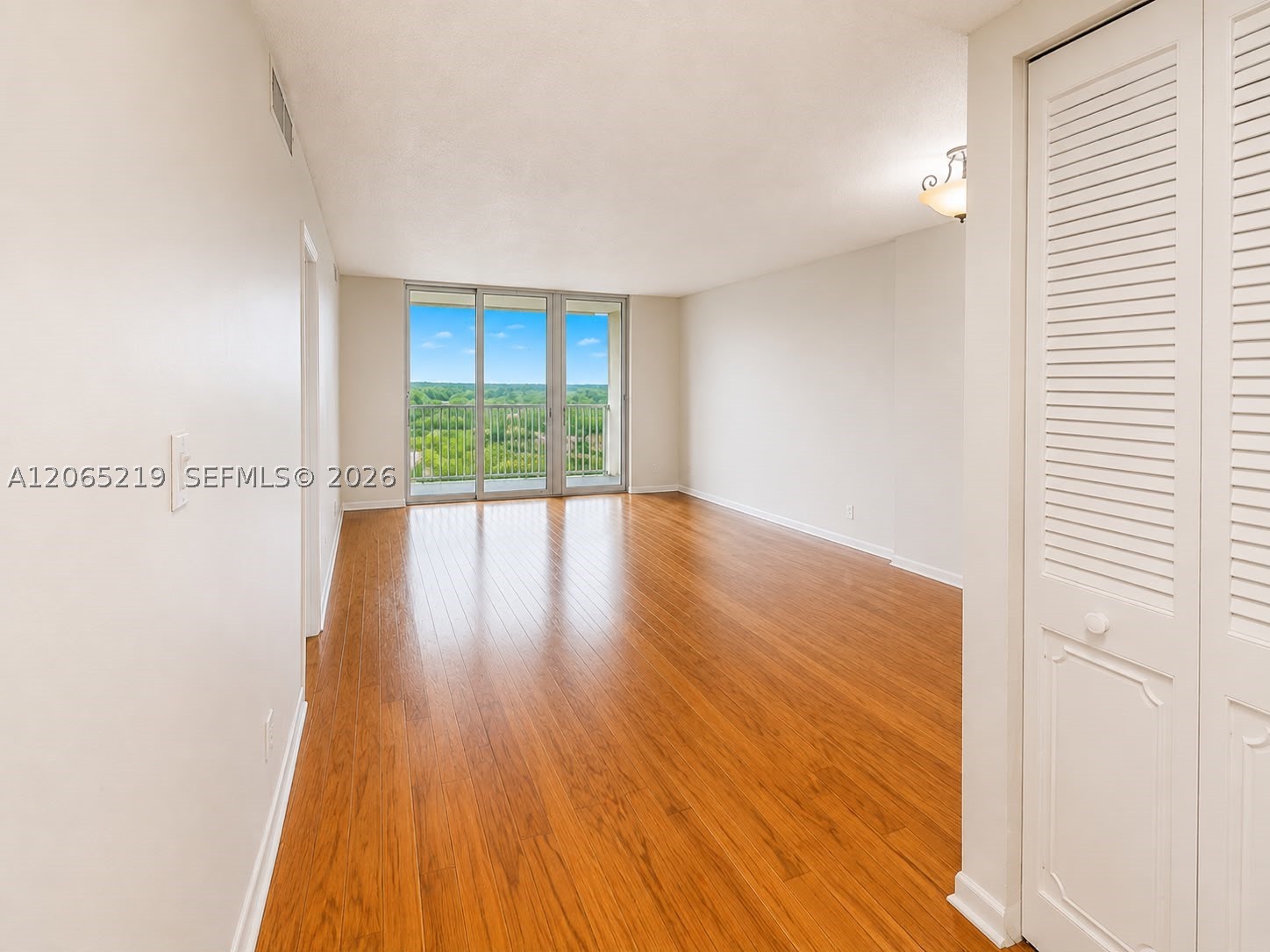 250 Jacaranda Dr 805 Property Photo 6