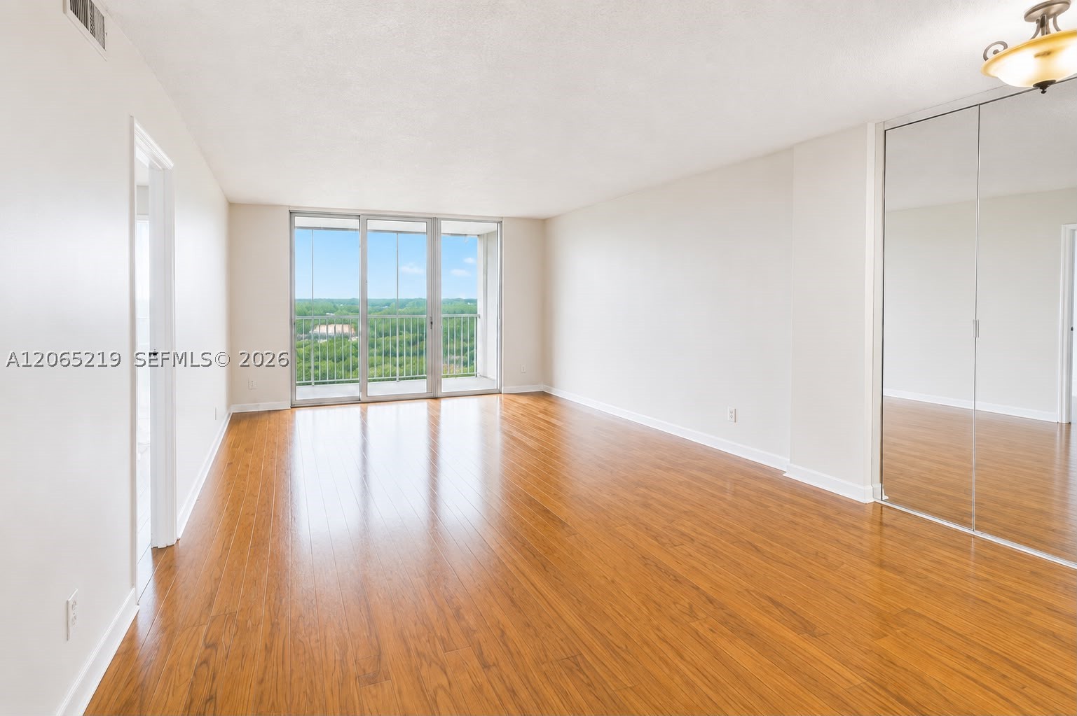 250 Jacaranda Dr 805 Property Photo 7