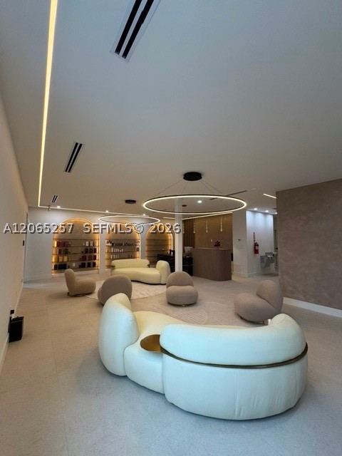 9 N Dixie Hwy 2 Property Photo 1