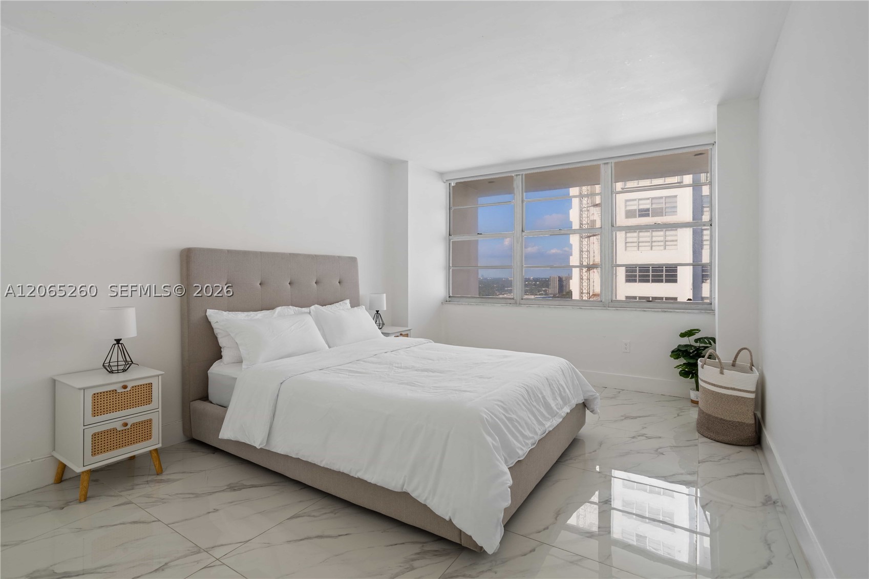 18051 Biscayne Blvd 1904-1 Property Photo 18