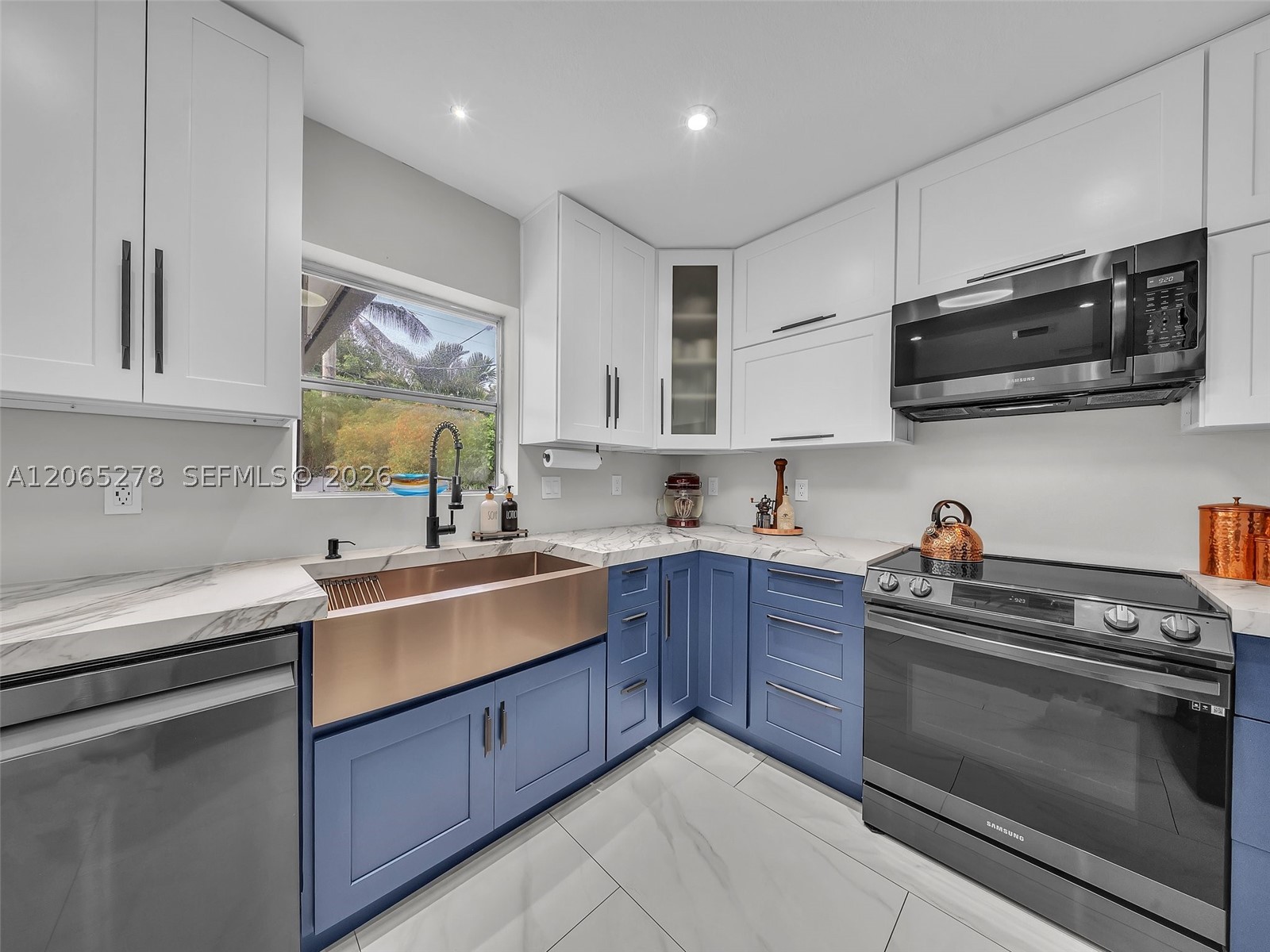 1246 Adams St Property Photo 12