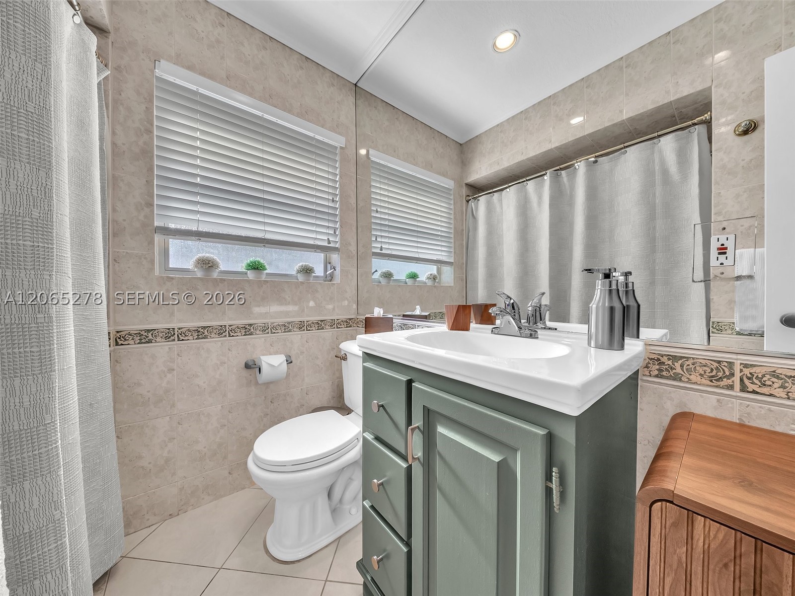 1246 Adams St Property Photo 28