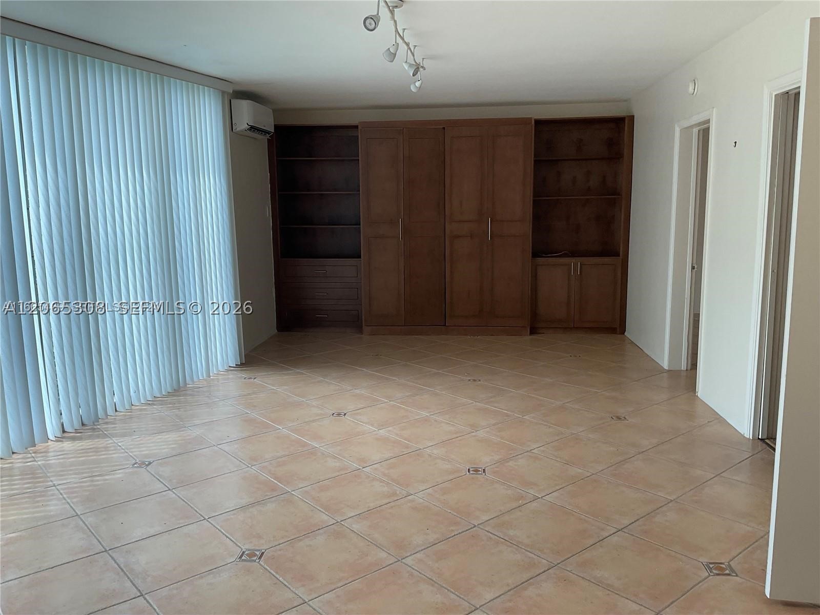10178 Collins Ave 109 Property Photo 4