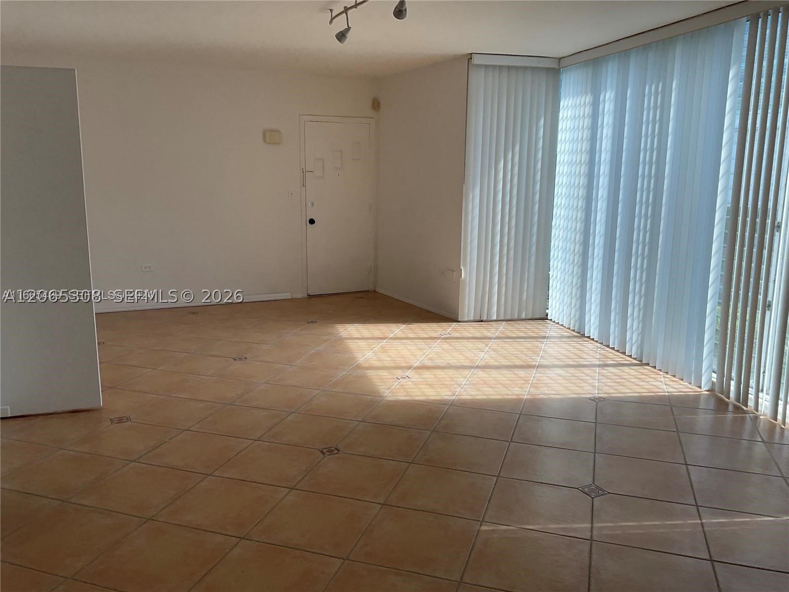 10178 Collins Ave 109 Property Photo 6