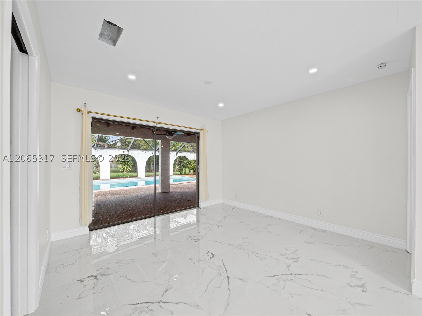 10251 Nw 39th Ct Property Photo 14