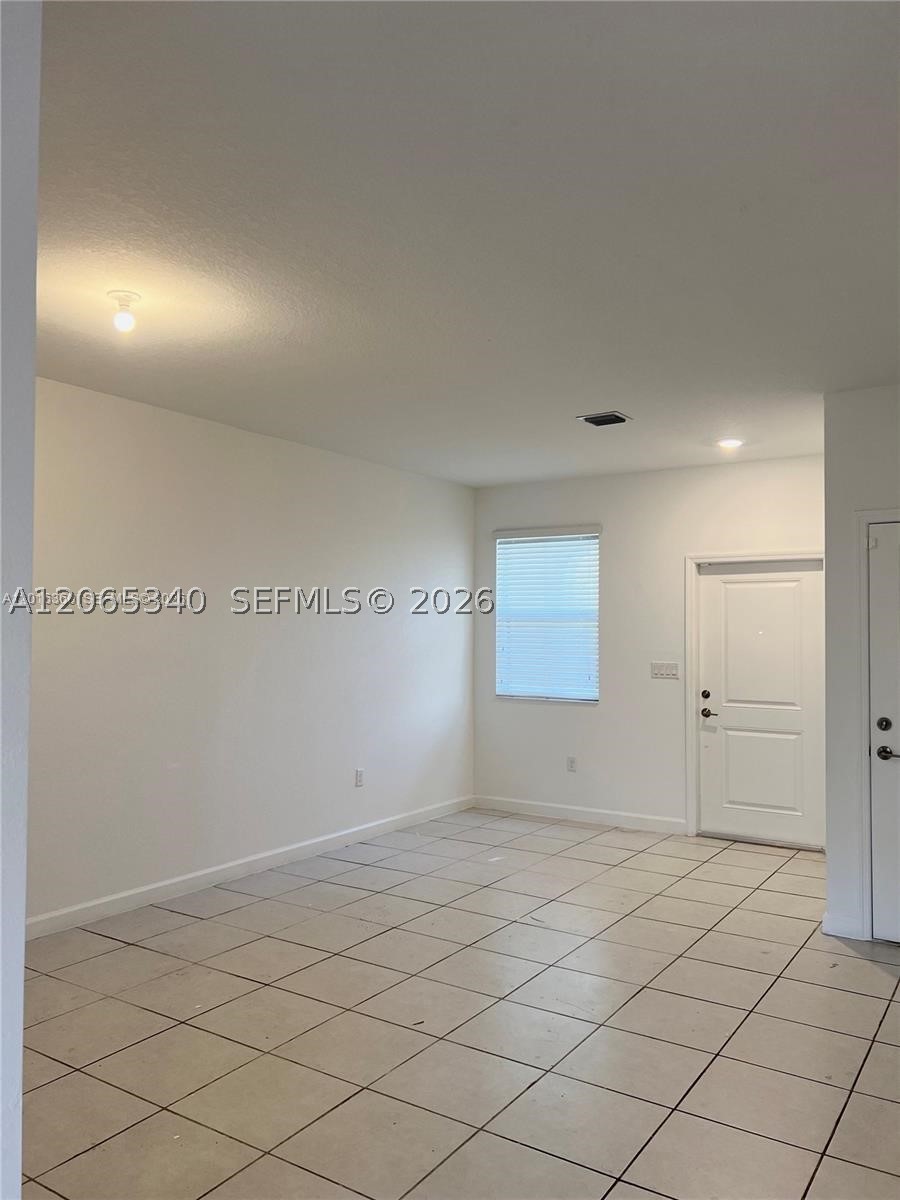 1211 Se 27th Ter Property Photo 4