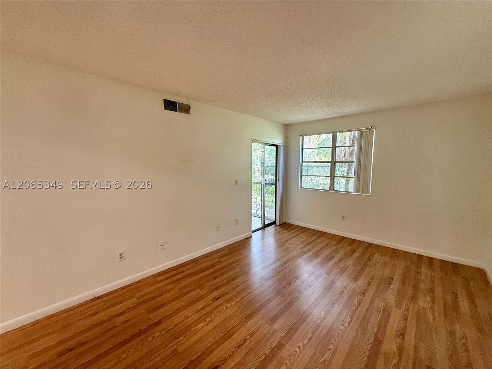 1237 Sw 46th Ave 803 Property Photo 3