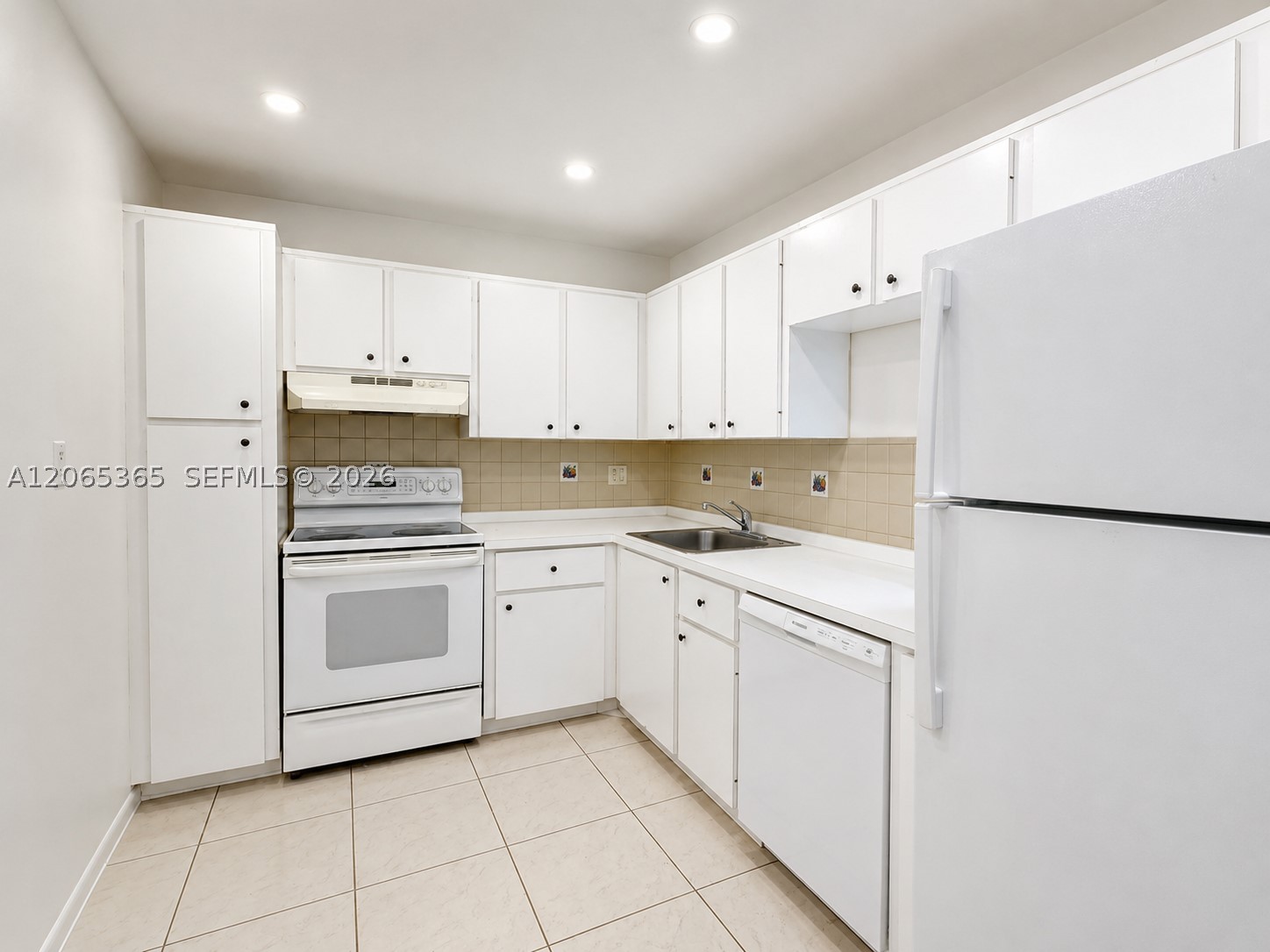 4384 NW 9th Ave 18-2A Property Photo 1