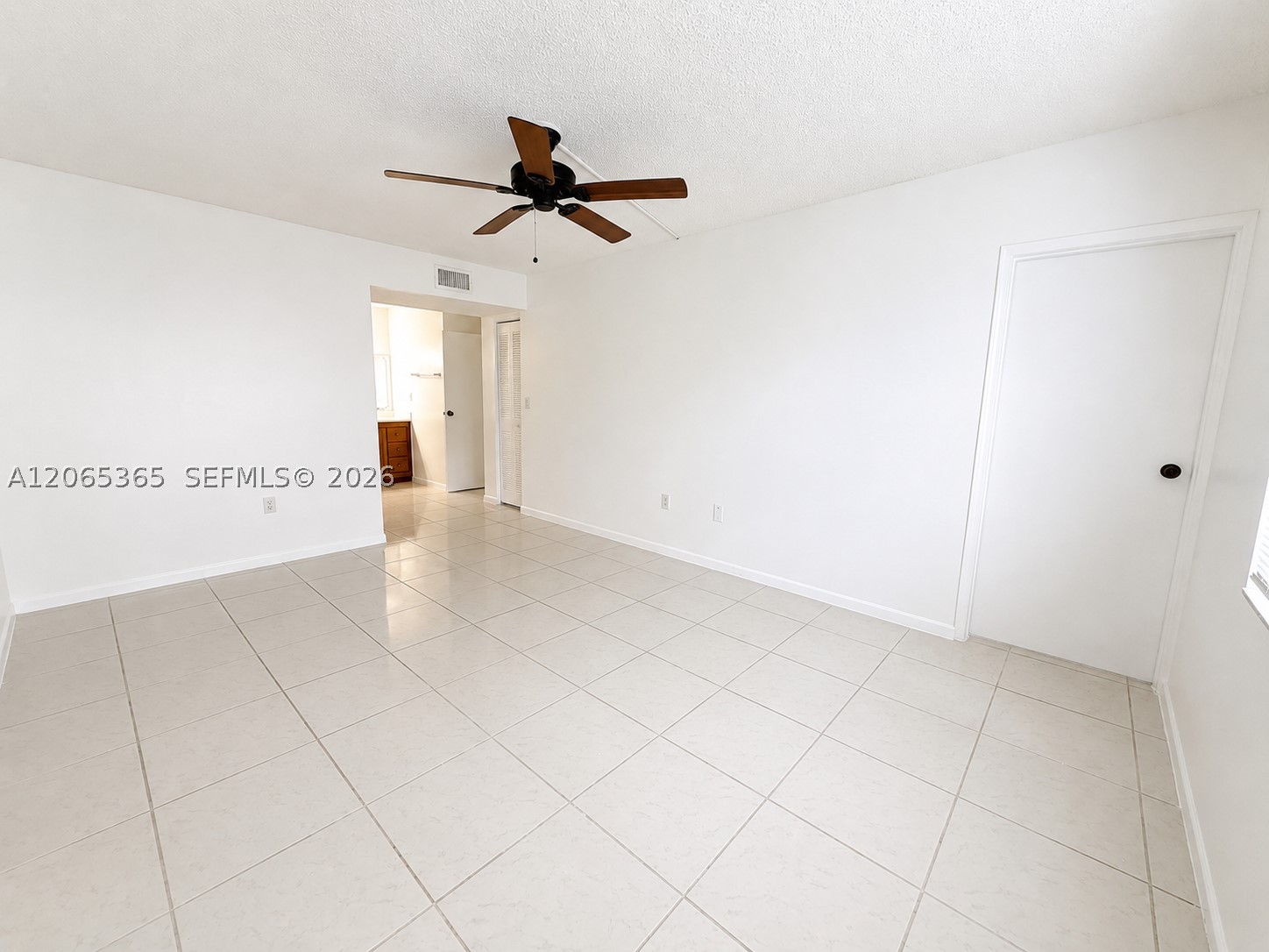4384 Nw 9th Ave 18-2a Property Photo 6