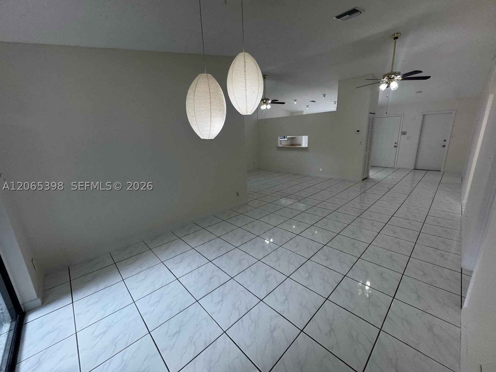 8848 Nw 76th Ct Property Photo 4