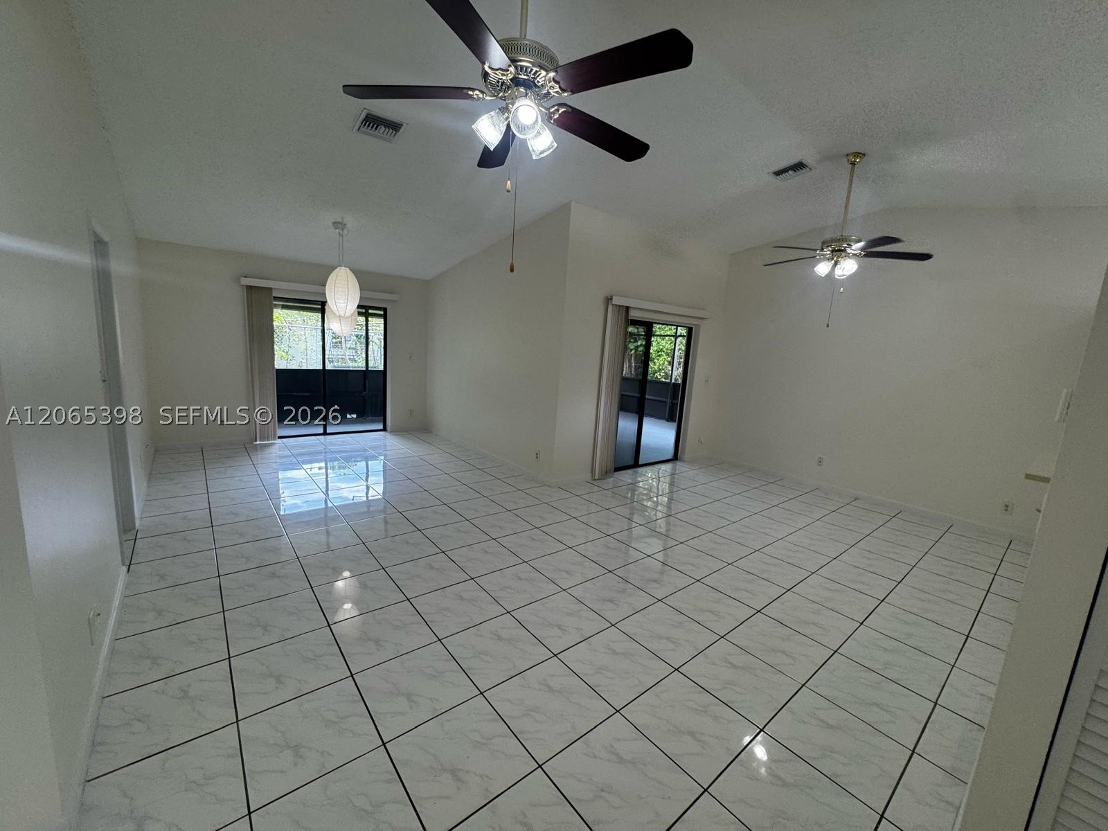 8848 Nw 76th Ct Property Photo 5