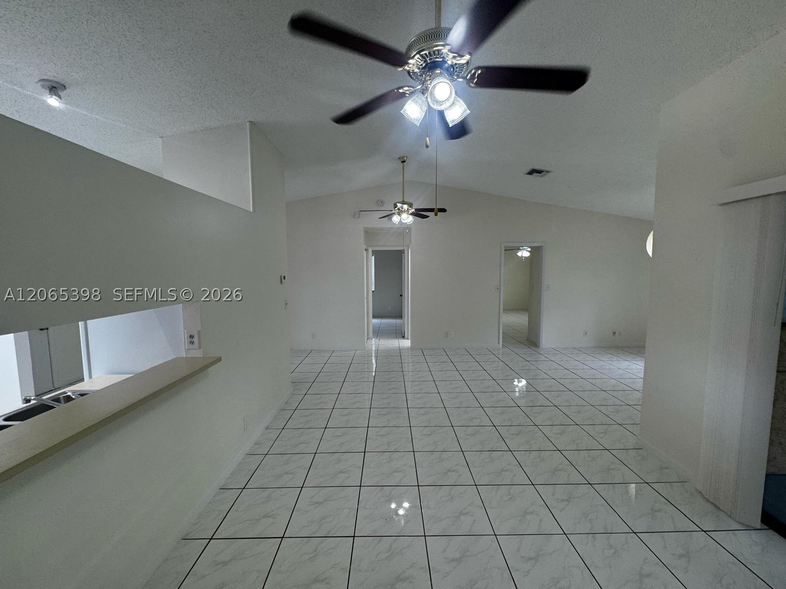 8848 Nw 76th Ct Property Photo 6