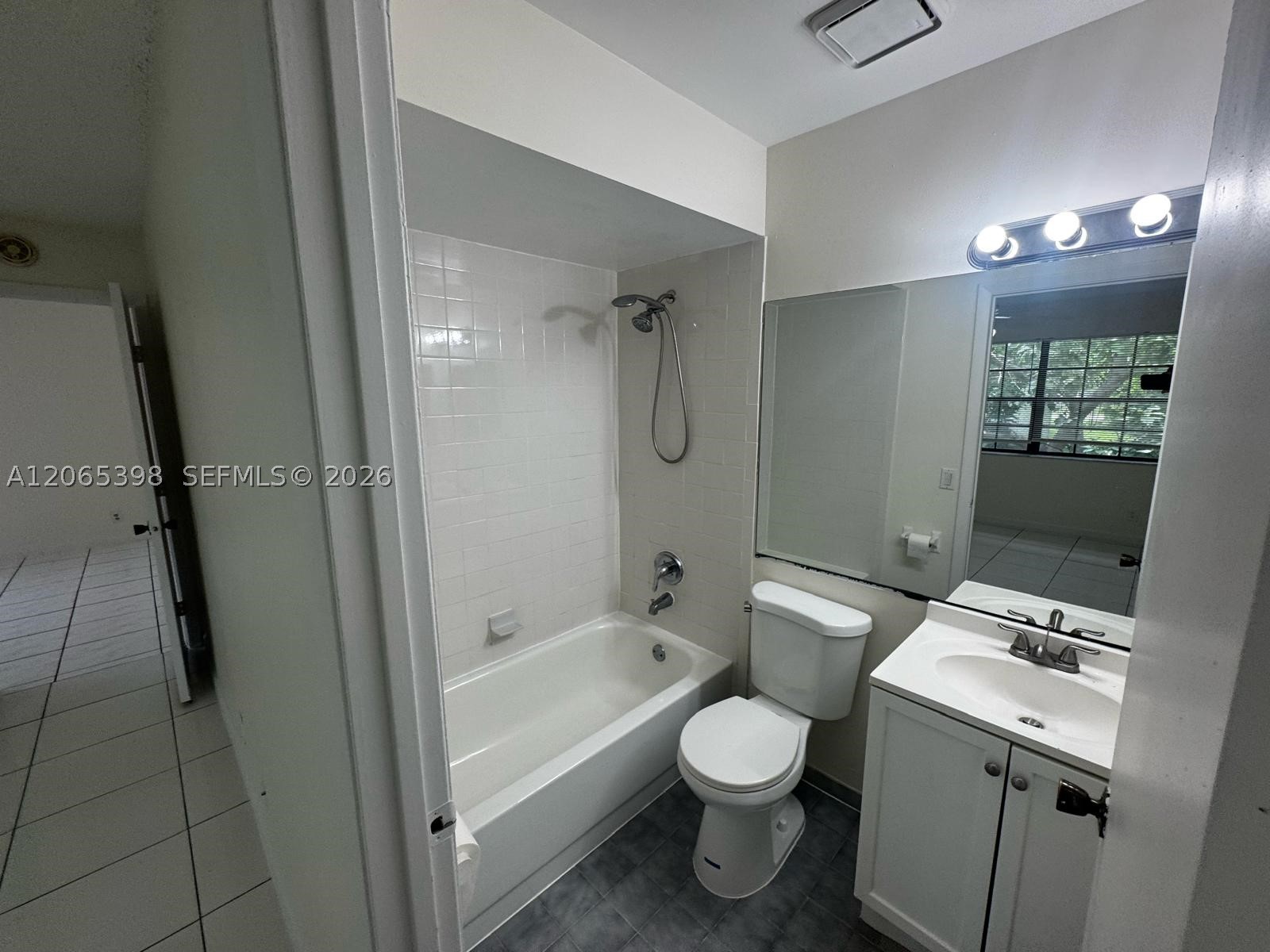 8848 Nw 76th Ct Property Photo 17